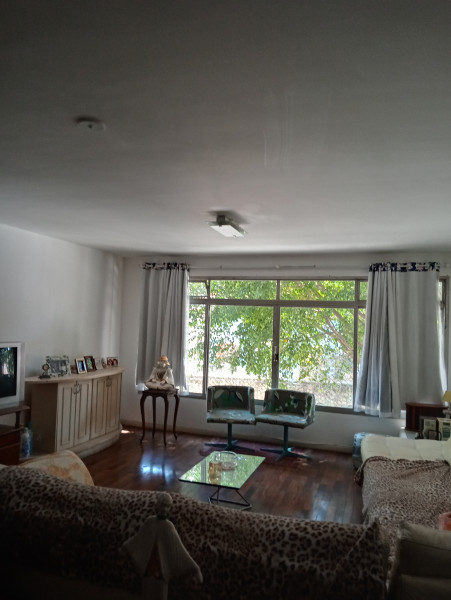 Imagem 1 da galeria do anúncio: Quarto mobiliado em Local Nobre