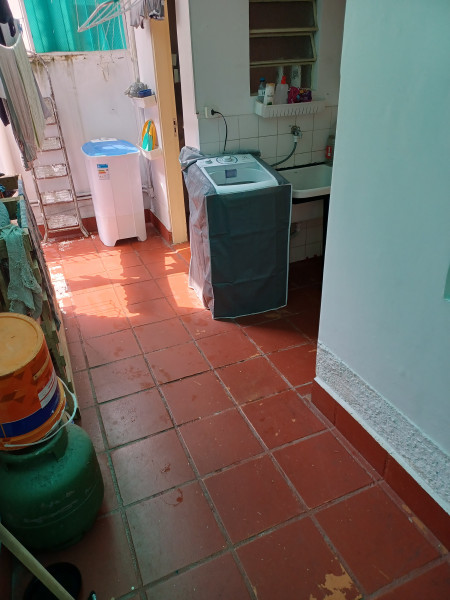 Imagem 6 da galeria do anúncio: Quarto individual c/ ventilador, frigobar e mobiliado.