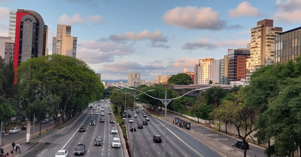 Imagem 7 da galeria do anúncio: Quarto c/ Varanda na Paulista