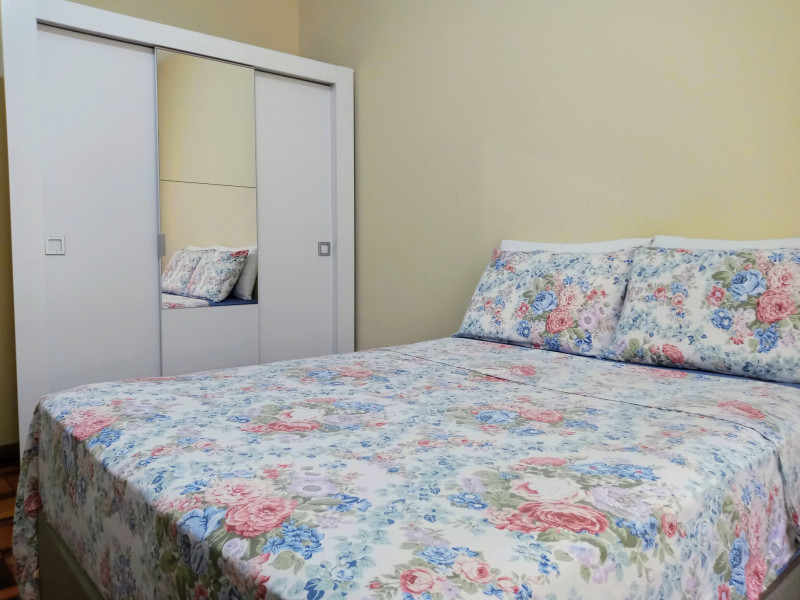 Imagem 3 da galeria do anúncio: Quarto Amplo/Confortável - Centro de PoA-RS (Não é Coliving)