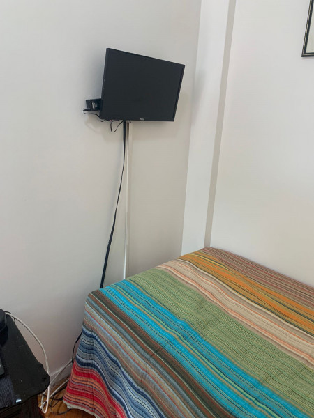 Imagem 4 da galeria do anúncio: Quarto arejado amplo com frigobar com TV NET e INTERNET