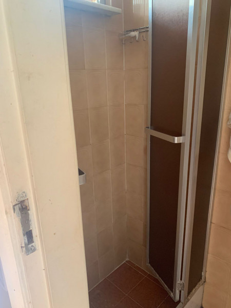 Imagem 3 da galeria do anúncio: Quarto arejado amplo com frigobar com TV NET e INTERNET