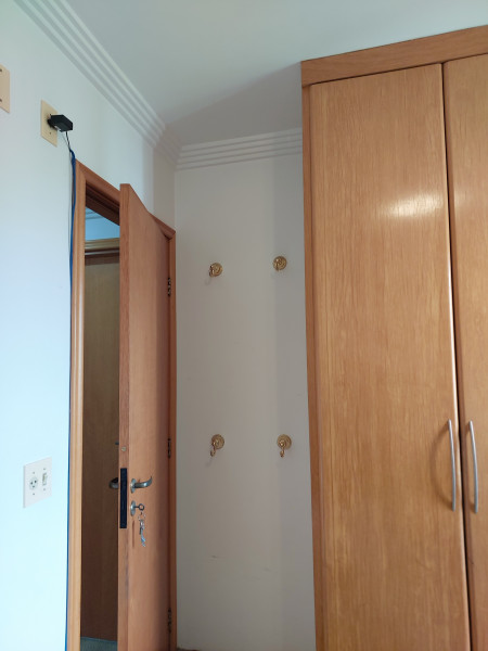 Imagem 3 da galeria do anúncio: Quarto mobiliado com banheiro compartilhado