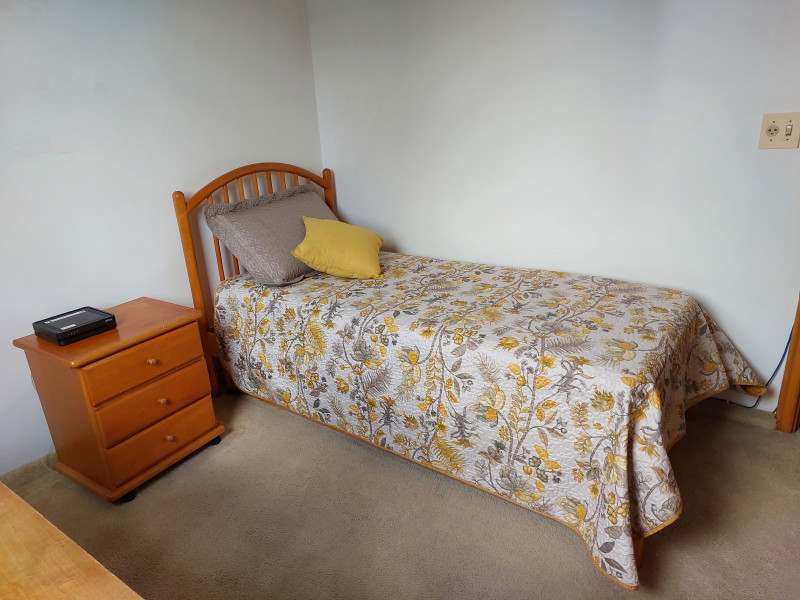 Imagem 4 da galeria do anúncio: Quarto mobiliado com banheiro compartilhado