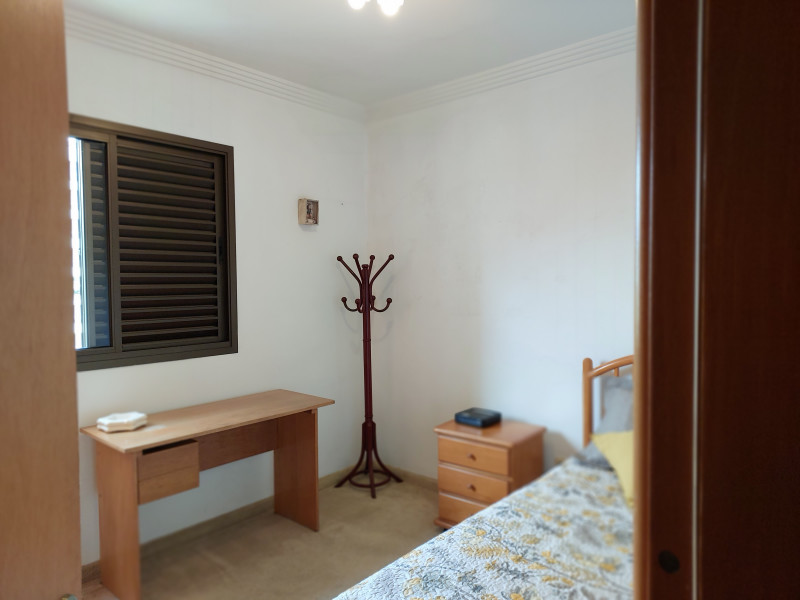 Imagem 1 da galeria do anúncio: Quarto mobiliado com banheiro compartilhado