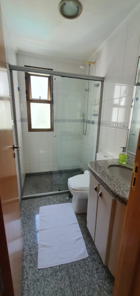 Imagem 5 da galeria do anúncio: Quarto mobiliado com banheiro compartilhado