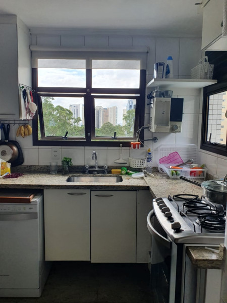 Imagem 11 da galeria do anúncio: Quarto mobiliado com banheiro compartilhado