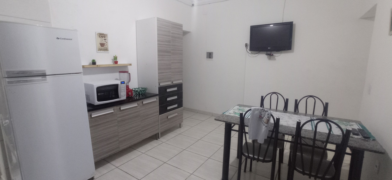 Imagem 3 da galeria do anúncio: Confortável e amplo quarto trabalho/estudo com conta inclusa