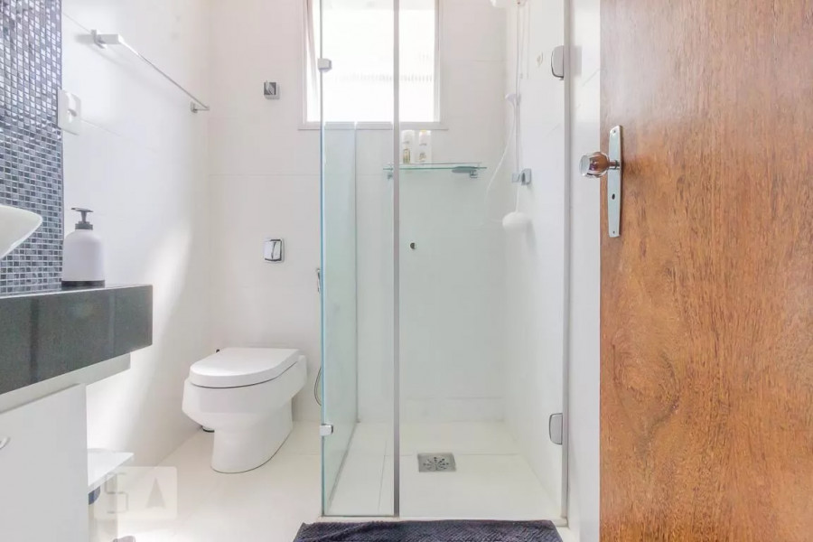 Imagem 3 da galeria do anúncio: Quarto em frente à PUC com serviços