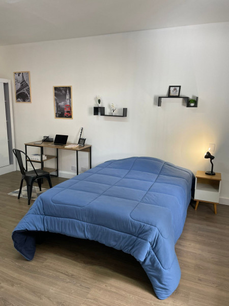 Imagem 4 da galeria do anúncio: ALUGO SUITE DECORADA COM TUDO INCLUSO.