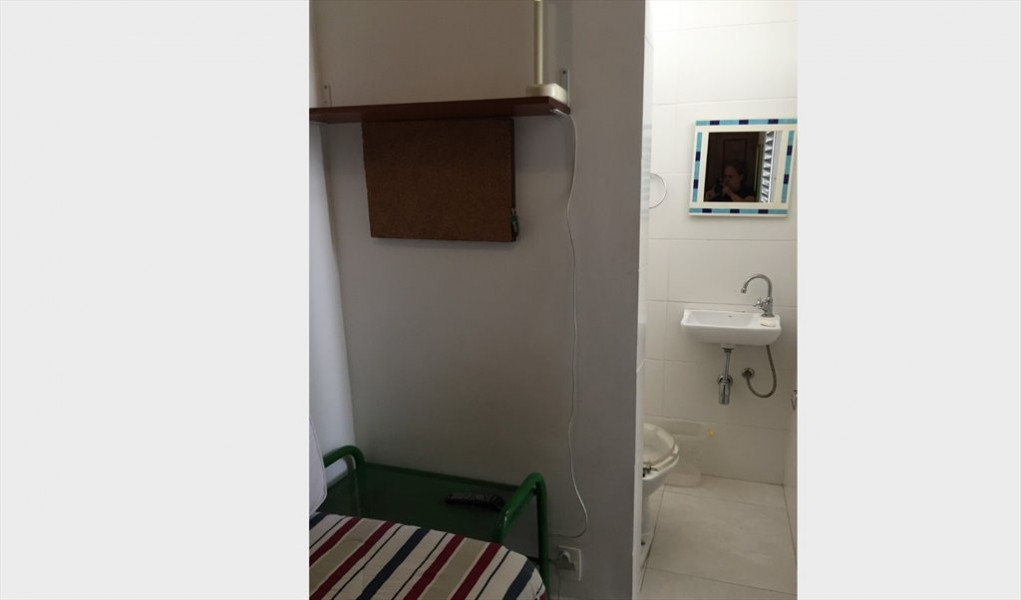 Imagem 4 da galeria do anúncio: MINI SUITE PRAIA LEBLON / PUC/METRO e HOSPITAL MIGUEL COUTO