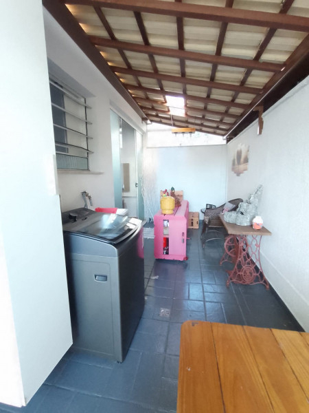 Imagem 2 da galeria do anúncio: ALUGO quarto a 1/2 quadra de todo comércio