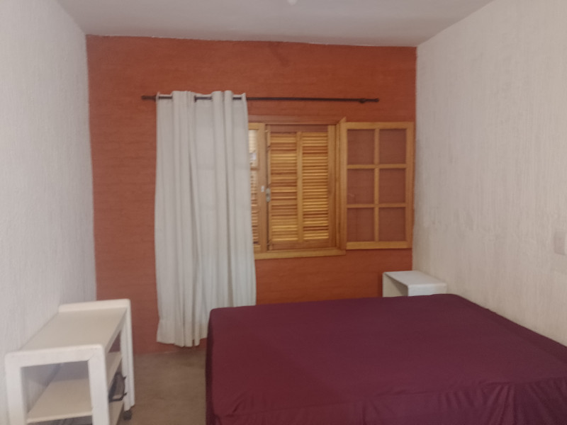 Imagem 14 da galeria do anúncio: Kitnet mobiliada com geladeira fogão e cama e individuais.