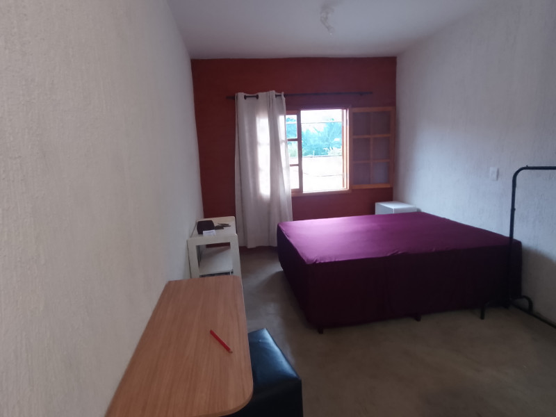 Imagem 13 da galeria do anúncio: Kitnet mobiliada com geladeira fogão e cama e individuais.