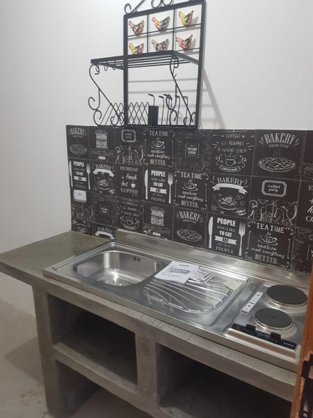 Imagem 11 da galeria do anúncio: Kitnet mobiliada com geladeira fogão e cama e individuais.