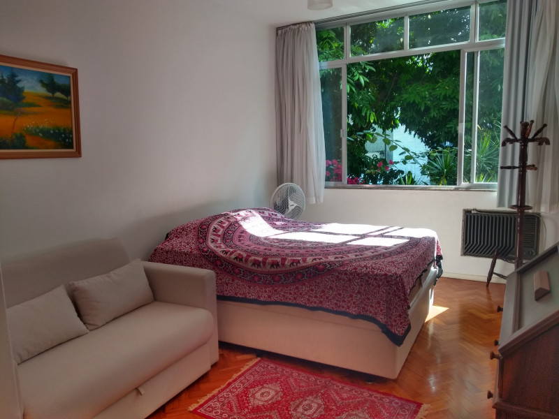 Imagem 1 da galeria do anúncio: quarto amplo no coração de ipanema