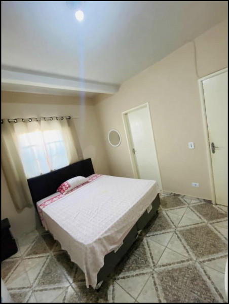 Imagem 1 da galeria do anúncio: Alugo Suite ampla vom cama box  Tv e frigobar