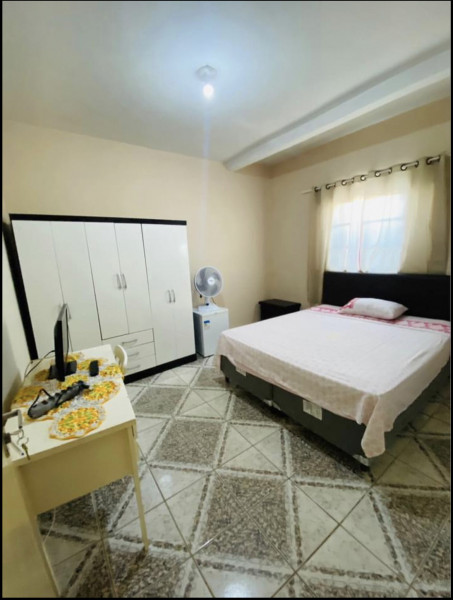 Imagem 3 da galeria do anúncio: Alugo Suite ampla vom cama box  Tv e frigobar