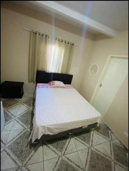 Imagem 2 da galeria do anúncio: Alugo Suite ampla vom cama box  Tv e frigobar