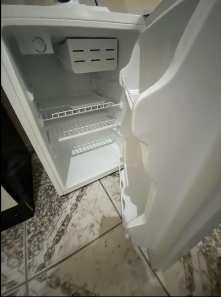 Imagem 5 da galeria do anúncio: Alugo Suite ampla vom cama box  Tv e frigobar