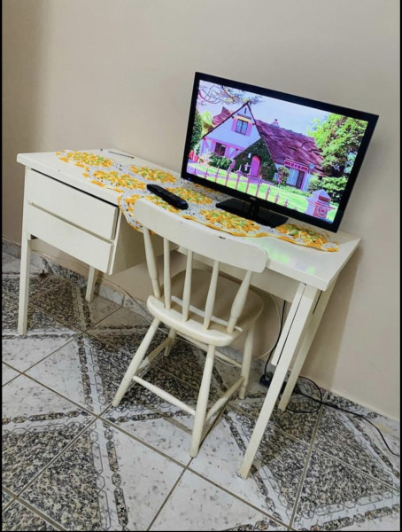 Imagem 4 da galeria do anúncio: Alugo Suite ampla vom cama box  Tv e frigobar