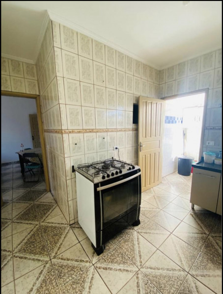 Imagem 13 da galeria do anúncio: Alugo Suite ampla vom cama box  Tv e frigobar