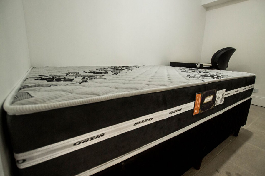 Imagem 5 da galeria do anúncio: Quarto  medio Centro Curitiba