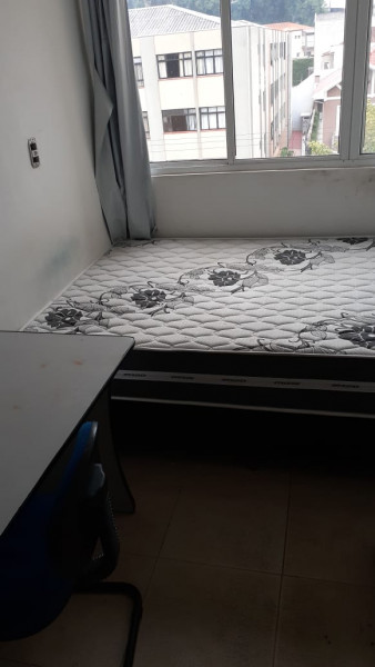 Imagem 2 da galeria do anúncio: Quarto  medio Centro Curitiba