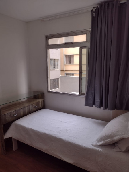 Imagem 3 da galeria do anúncio: Quarto  medio Centro Curitiba