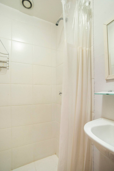 Imagem 4 da galeria do anúncio: Suíte individual mobiliada na Praça Seca