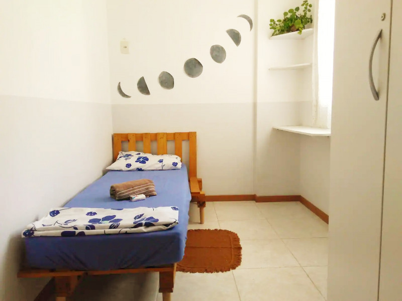 Imagem 1 da galeria do anúncio: Suíte individual mobiliada na Praça Seca