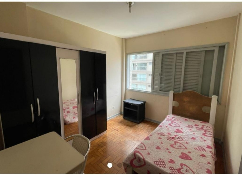 Imagem 1 da galeria do anúncio: Alugo quarto à 600 m. da estação Sta Cruz .