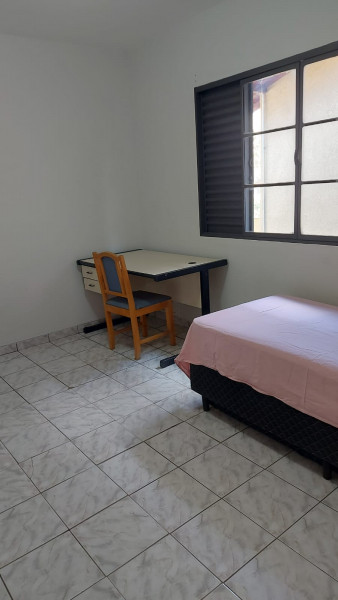 Imagem 4 da galeria do anúncio: Quarto mobiliado prox. a UNIGRAN