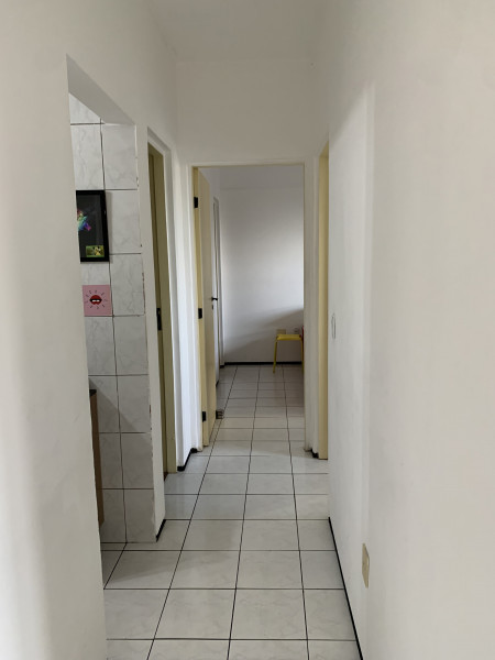 Imagem 3 da galeria do anúncio: Quarto  top c/banheiro exclusivo em apto à 100 mts Beira Mar