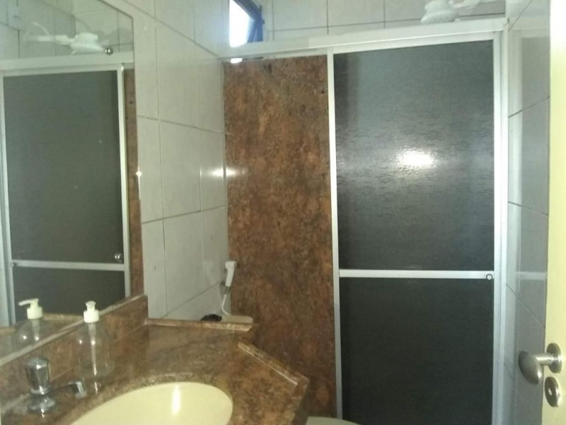 Imagem 6 da galeria do anúncio: Quarto  top c/banheiro exclusivo em apto à 100 mts Beira Mar