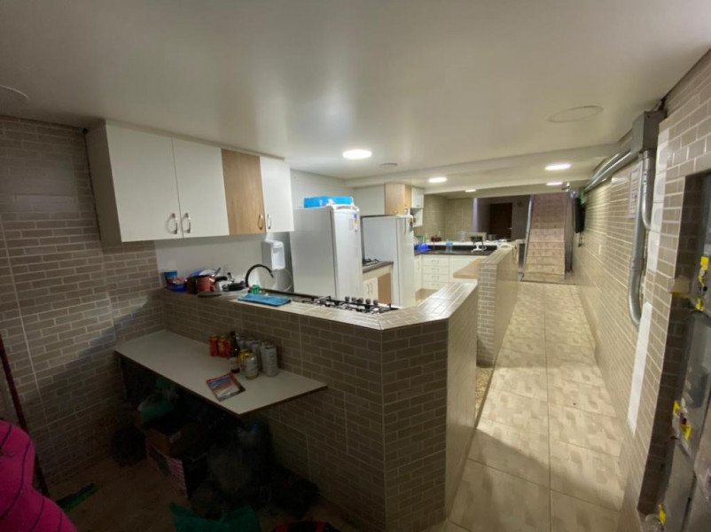 Imagem 11 da galeria do anúncio: Alugo quartos com Banheiro.