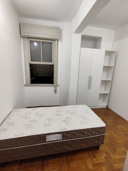 Imagem 1 da galeria do anúncio: quarto disponível em frente a faculdade de direito.