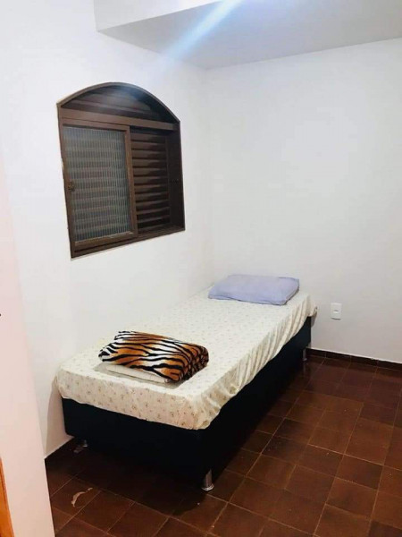 Imagem 6 da galeria do anúncio: Quarto uma quadra da faculdade UNIRP