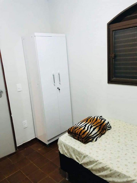 Imagem 7 da galeria do anúncio: Quarto uma quadra da faculdade UNIRP