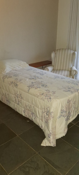 Imagem 1 da galeria do anúncio: Belo quarto de solteiro para mulheres