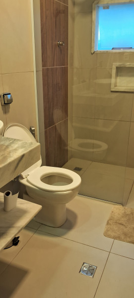 Imagem 6 da galeria do anúncio: Belo quarto de solteiro para mulheres