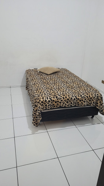 Imagem 1 da galeria do anúncio: Alugo quarto