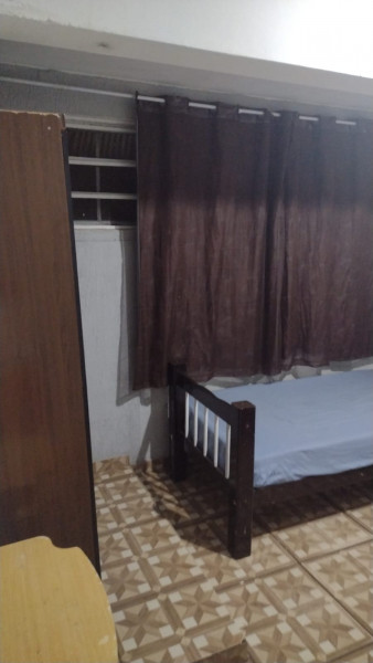 Imagem 2 da galeria do anúncio: Quartos individuais, cozinha e banheiros compartilhados.