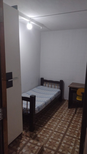 Imagem 5 da galeria do anúncio: Quartos individuais, cozinha e banheiros compartilhados.