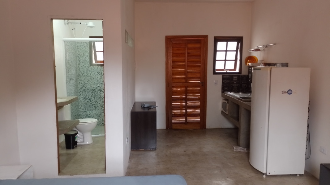 Imagem 9 da galeria do anúncio: Kitnet mobiliada com geladeira fogão e cama e individuais.