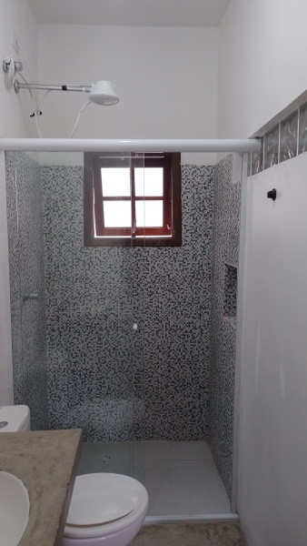 Imagem 10 da galeria do anúncio: Kitnet mobiliada com geladeira fogão e cama e individuais.