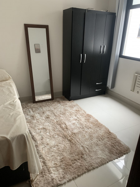 Imagem 1 da galeria do anúncio: Quarto mobiliado com banheiro exclusivo