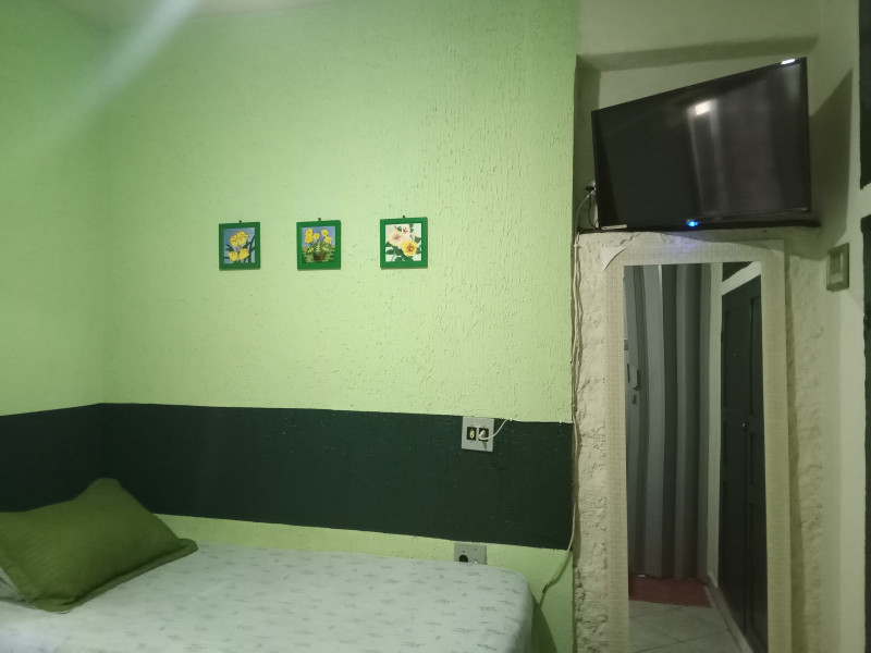 Imagem 1 da galeria do anúncio: Quartos Mobiliados com serviços inclusos