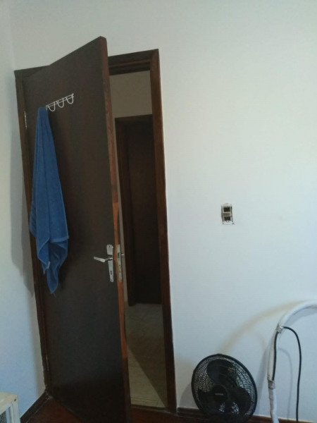 Imagem 5 da galeria do anúncio: Alugo quarto em residência