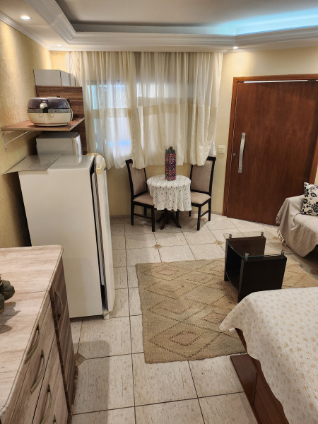 Imagem 2 da galeria do anúncio: Alugo ótima kit net mobiliada